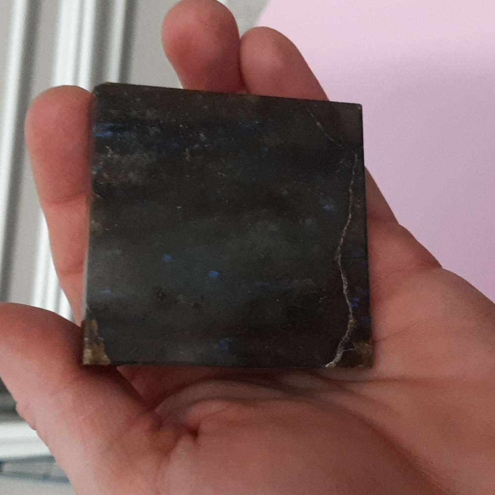 Labradorite pyramid - Picture 4 of 4